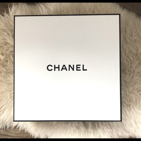 Chanel box - Picture 1 of 2